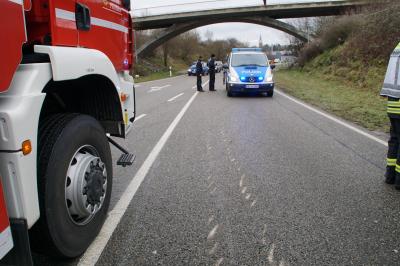 Pforzheim: schwerer Verkehrsunfall mit einem Betonmischer der umgekippt ist - eine Verletzte Person